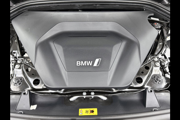 BMW iX1 XDrive30 Launch Edition 67 kWh(NL-auto, 1e Eig, Dealer OnderH, Navi, Leder, Climate Con, Etc)