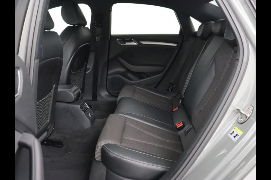 Audi A3 35 TFSI Advance Sport | Stoelverwarming | Carplay | Virtual Cockpit | Half leder | Sportstoelen | Full LED | 18'' | Climate control | Parkeerhulp | Bluetooth | Cruise control | Getint glas | S Line
