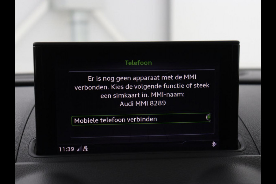 Audi A3 35 TFSI Advance Sport | Stoelverwarming | Carplay | Virtual Cockpit | Half leder | Sportstoelen | Full LED | 18'' | Climate control | Parkeerhulp | Bluetooth | Cruise control | Getint glas | S Line