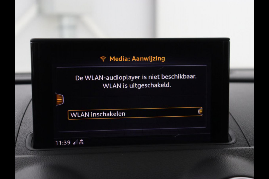 Audi A3 35 TFSI Advance Sport | Stoelverwarming | Carplay | Virtual Cockpit | Half leder | Sportstoelen | Full LED | 18'' | Climate control | Parkeerhulp | Bluetooth | Cruise control | Getint glas | S Line