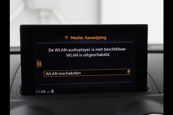 Audi A3 35 TFSI Advance Sport | Stoelverwarming | Carplay | Virtual Cockpit | Half leder | Sportstoelen | Full LED | 18'' | Climate control | Parkeerhulp | Bluetooth | Cruise control | Getint glas | S Line