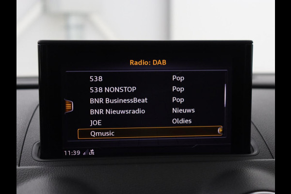 Audi A3 35 TFSI Advance Sport | Stoelverwarming | Carplay | Virtual Cockpit | Half leder | Sportstoelen | Full LED | 18'' | Climate control | Parkeerhulp | Bluetooth | Cruise control | Getint glas | S Line