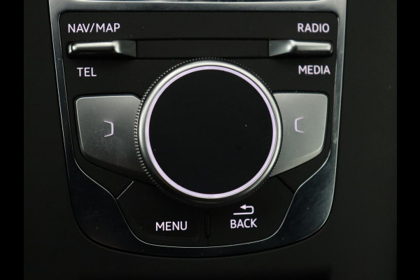 Audi A3 35 TFSI Advance Sport | Stoelverwarming | Carplay | Virtual Cockpit | Half leder | Sportstoelen | Full LED | 18'' | Climate control | Parkeerhulp | Bluetooth | Cruise control | Getint glas | S Line