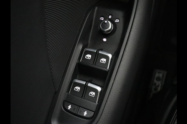 Audi A3 35 TFSI Advance Sport | Stoelverwarming | Carplay | Virtual Cockpit | Half leder | Sportstoelen | Full LED | 18'' | Climate control | Parkeerhulp | Bluetooth | Cruise control | Getint glas | S Line