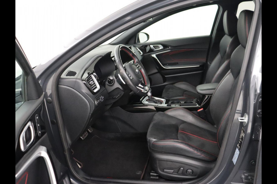 Kia Ceed 1.6 T-GDi GT | 204pk | Panoramadak | Stoelverwarming | Leder/Alcantara | Carplay | Keyless | Full LED | Navigatie | Sportstoelen | Stuurverwarming | Park Assist | JBL Sound | Memory | Digital Cockpit