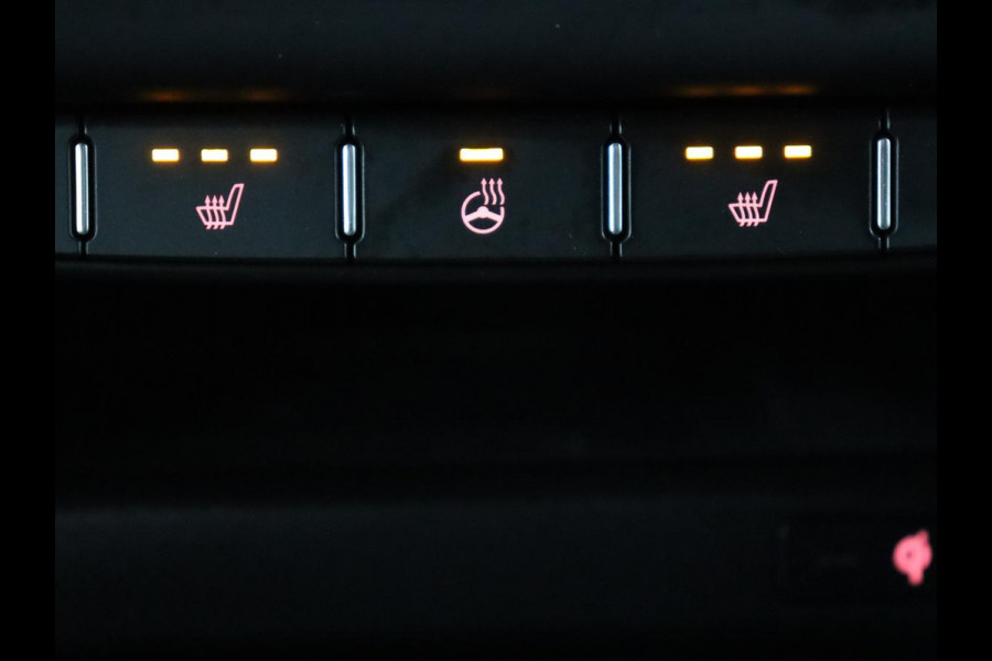 Kia Ceed 1.6 T-GDi GT | 204pk | Panoramadak | Stoelverwarming | Leder/Alcantara | Carplay | Keyless | Full LED | Navigatie | Sportstoelen | Stuurverwarming | Park Assist | JBL Sound | Memory | Digital Cockpit