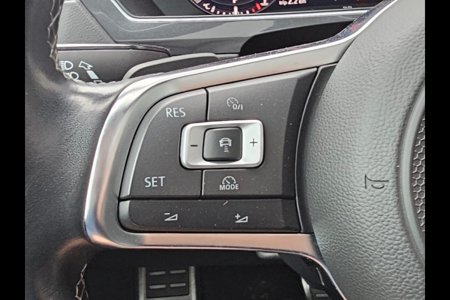 Volkswagen Tiguan 2.0 TSI 4MOTION 220PK R-Line | Pano | HUD | Dynaudio | Leder | Stoelverwarming | 360 camera | Lane/Park/Light Assist |  Vol |