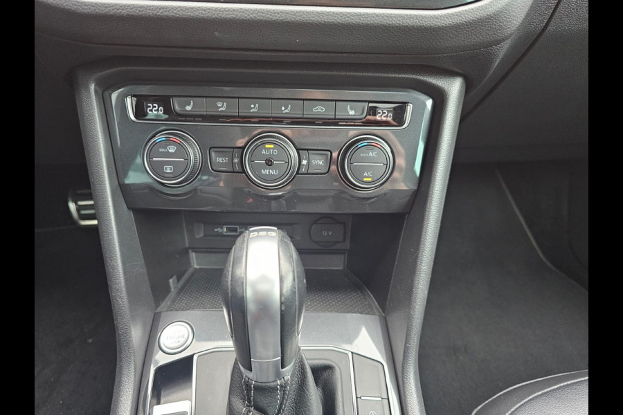 Volkswagen Tiguan 2.0 TSI 4MOTION 220PK R-Line | Pano | HUD | Dynaudio | Leder | Stoelverwarming | 360 camera | Lane/Park/Light Assist |  Vol |