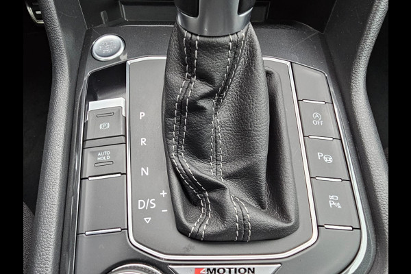 Volkswagen Tiguan 2.0 TSI 4MOTION 220PK R-Line | Pano | HUD | Dynaudio | Leder | Stoelverwarming | 360 camera | Lane/Park/Light Assist |  Vol |
