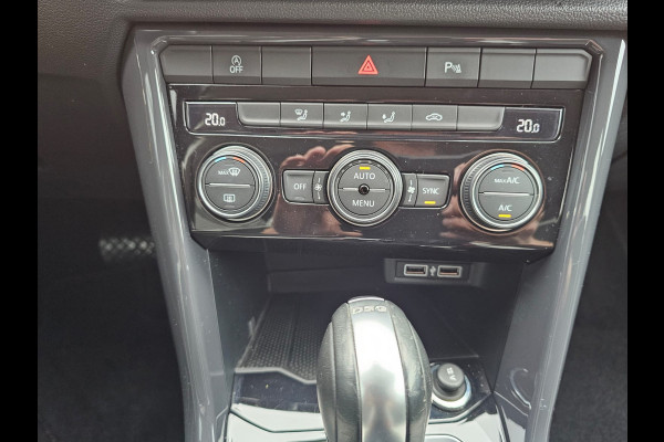 Volkswagen T-Roc 2.0 TSI 190PK 4Motion Sport | Automaat | LED | Trekhaak | Navi | ACC | Twotone | PDC voor en achter | All-seasons |