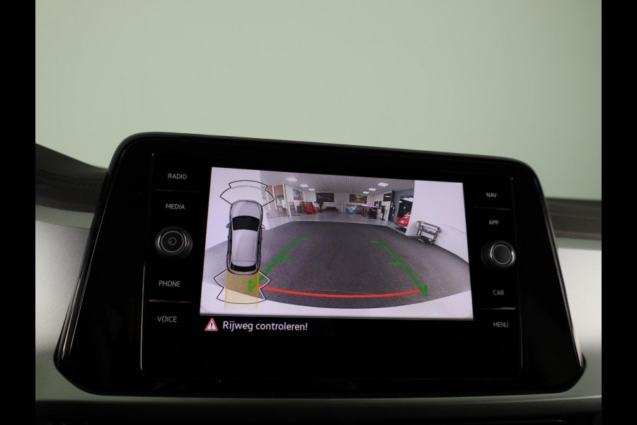 Volkswagen T-Roc 1.0 TSI Life 110pk | Navigatie | Parkeercamera | Adaptieve cruise controle | Apple Carplay