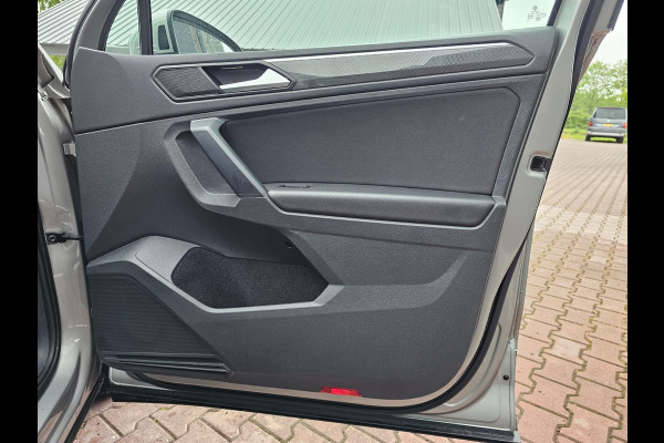 Volkswagen Tiguan 2.0 TSI 4MOTION Highline | Automaat | Pano | LED | Navi | App-connect | Camera | All-seasons | Elek. achterklep |  Park Assist |