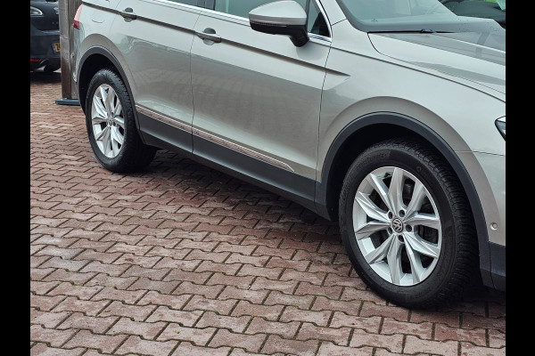 Volkswagen Tiguan 2.0 TSI 4MOTION Highline | Automaat | Pano | LED | Navi | App-connect | Camera | All-seasons | Elek. achterklep |  Park Assist |