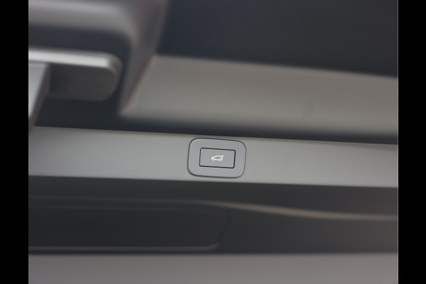 Land Rover Range Rover P460e LWB Autobiography | Pano - Meridian - Clearsight