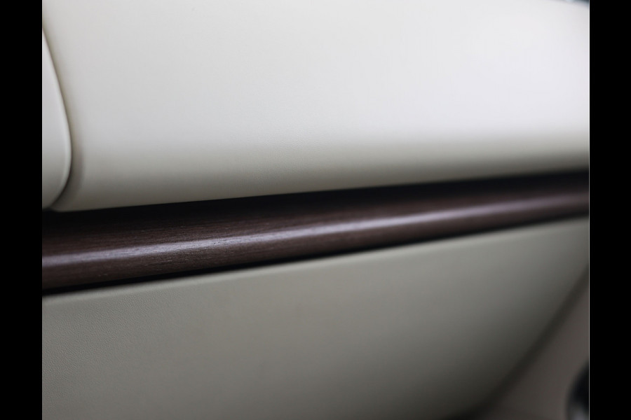 Land Rover Range Rover P460e LWB Autobiography | Pano - Meridian - Clearsight