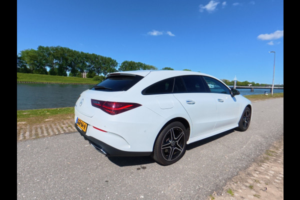 Mercedes-Benz CLA-Klasse Shooting Brake 250 e AMG Line Panorama-dak/ led verlichting / Burmester / Ambient verlichting