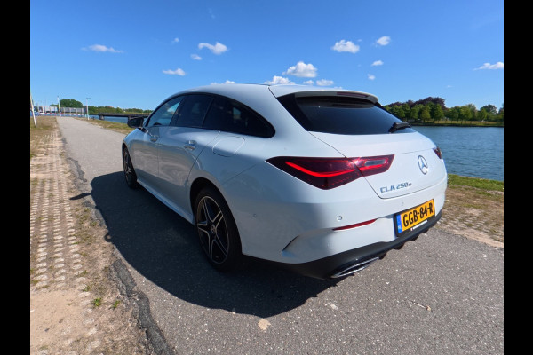 Mercedes-Benz CLA-Klasse Shooting Brake 250 e AMG Line Panorama-dak/ led verlichting / Burmester / Ambient verlichting