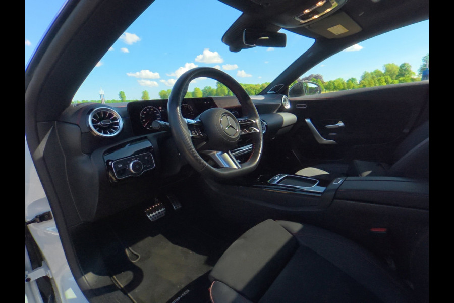 Mercedes-Benz CLA-Klasse Shooting Brake 250 e AMG Line Panorama-dak/ led verlichting / Burmester / Ambient verlichting