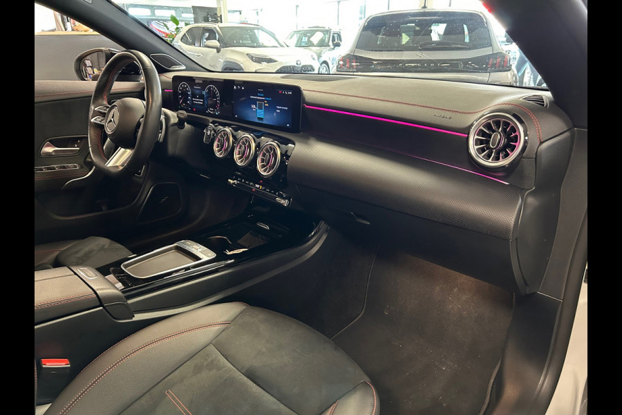 Mercedes-Benz CLA-Klasse Shooting Brake 250 e AMG Line Panorama-dak/ led verlichting / Burmester / Ambient verlichting