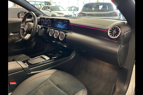 Mercedes-Benz CLA-Klasse Shooting Brake 250 e AMG Line Panorama-dak/ led verlichting / Burmester / Ambient verlichting