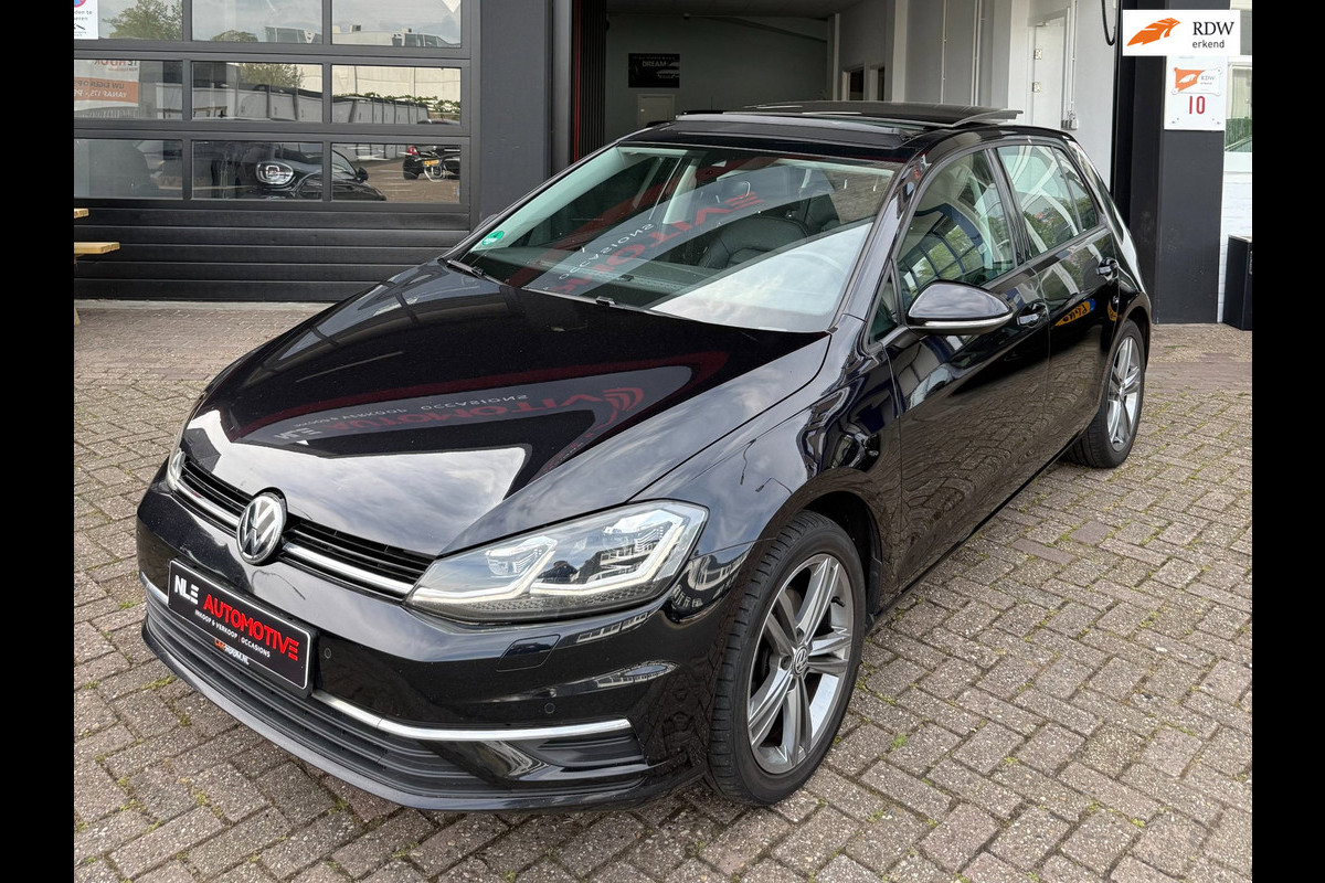 Volkswagen Golf 1.6 TDI Highline Business R Pano/Automaat