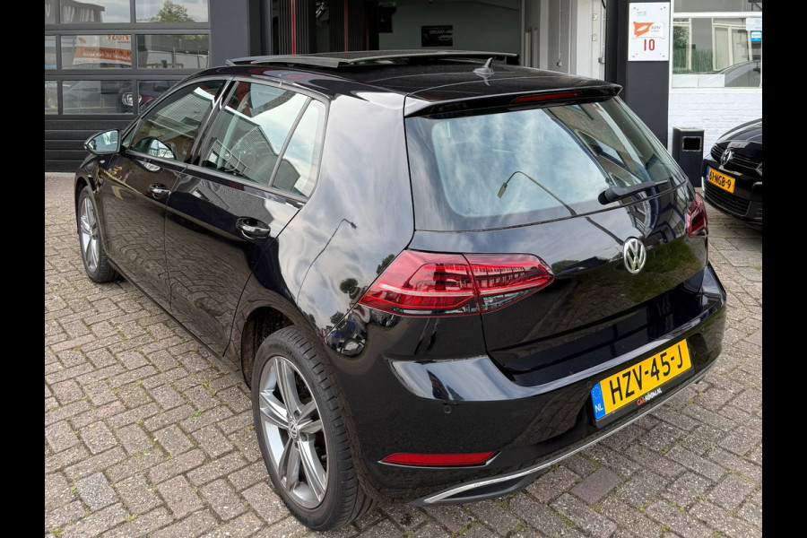 Volkswagen Golf 1.6 TDI Highline Business R Pano/Automaat
