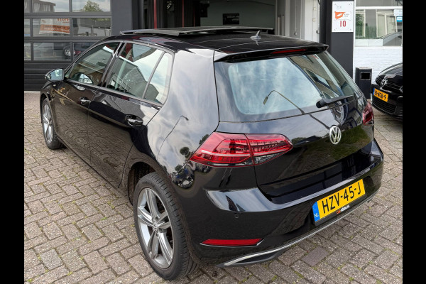 Volkswagen Golf 1.6 TDI Highline Business R Pano/Automaat