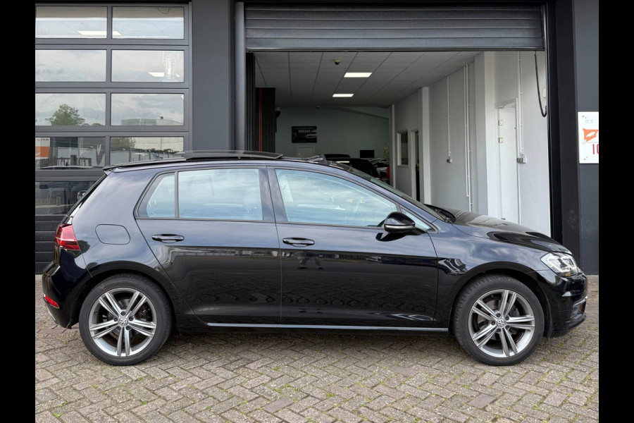 Volkswagen Golf 1.6 TDI Highline Business R Pano/Automaat