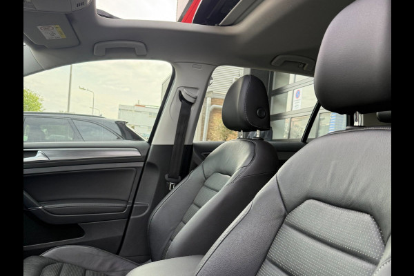 Volkswagen Golf 1.6 TDI Highline Business R Pano/Automaat