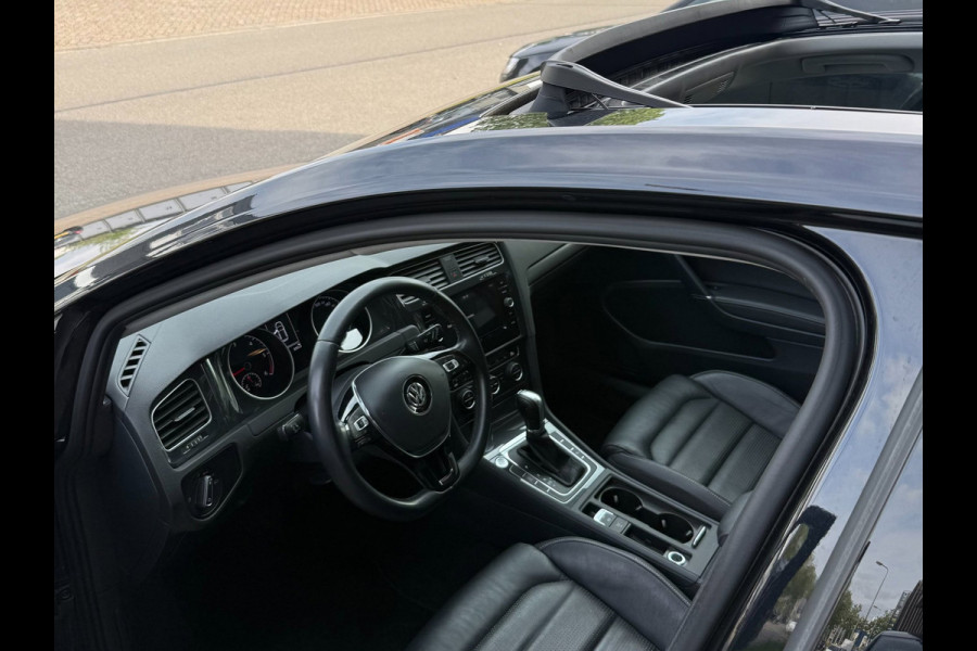 Volkswagen Golf 1.6 TDI Highline Business R Pano/Automaat