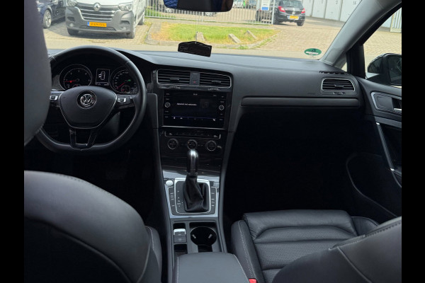 Volkswagen Golf 1.6 TDI Highline Business R Pano/Automaat