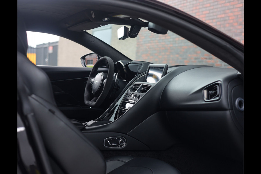 Aston Martin DBS 5.2 V12 Superleggera