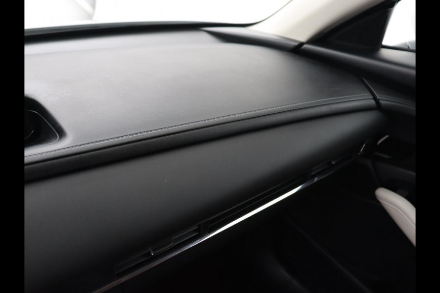 Mazda CX-30 2.0 e-SkyActiv-X M Hybrid 100th Anniversary Edition | Schuifdak | Leder | Trekhaak | 360 Camera | Stoelverwarming | Carplay | Adaptive cruise | Keyless | Head-Up | Bose Sound | Full LED