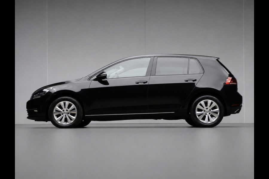 Volkswagen Golf 1.0 TSI Comfortline Sport (APPLE CARPLAY,GROOT NAVI,PDC,CLIMATE,ADAPTIVE CRUISE,GETINT,LED,SPORTSTOELEN,LM VELGEN)