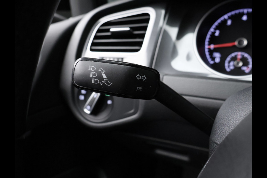 Volkswagen Golf 1.0 TSI Comfortline Sport (APPLE CARPLAY,GROOT NAVI,PDC,CLIMATE,ADAPTIVE CRUISE,GETINT,LED,SPORTSTOELEN,LM VELGEN)