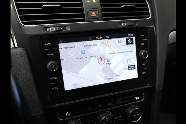 Volkswagen Golf 1.0 TSI Comfortline Sport (APPLE CARPLAY,GROOT NAVI,PDC,CLIMATE,ADAPTIVE CRUISE,GETINT,LED,SPORTSTOELEN,LM VELGEN)