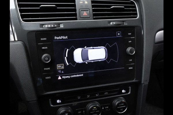Volkswagen Golf 1.0 TSI Comfortline Sport (APPLE CARPLAY,GROOT NAVI,PDC,CLIMATE,ADAPTIVE CRUISE,GETINT,LED,SPORTSTOELEN,LM VELGEN)