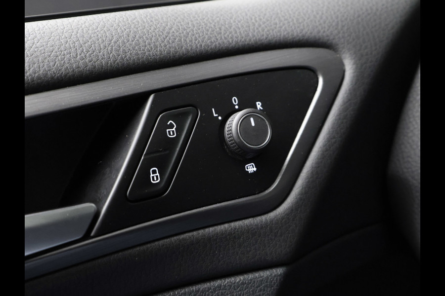 Volkswagen Golf 1.0 TSI Comfortline Sport (APPLE CARPLAY,GROOT NAVI,PDC,CLIMATE,ADAPTIVE CRUISE,GETINT,LED,SPORTSTOELEN,LM VELGEN)