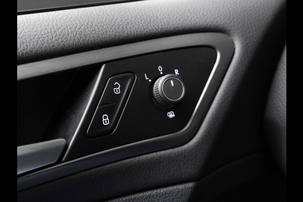 Volkswagen Golf 1.0 TSI Comfortline Sport (APPLE CARPLAY,GROOT NAVI,PDC,CLIMATE,ADAPTIVE CRUISE,GETINT,LED,SPORTSTOELEN,LM VELGEN)