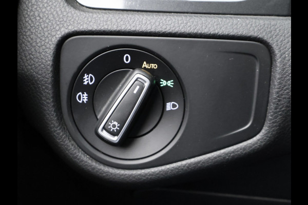 Volkswagen Golf 1.0 TSI Comfortline Sport (APPLE CARPLAY,GROOT NAVI,PDC,CLIMATE,ADAPTIVE CRUISE,GETINT,LED,SPORTSTOELEN,LM VELGEN)