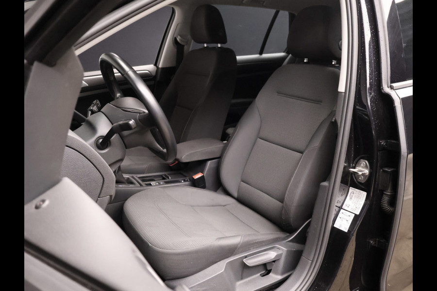 Volkswagen Golf 1.0 TSI Comfortline Sport (APPLE CARPLAY,GROOT NAVI,PDC,CLIMATE,ADAPTIVE CRUISE,GETINT,LED,SPORTSTOELEN,LM VELGEN)