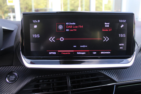Peugeot 2008 1.2 130PK GT | NAVIGATIE 10" TOUCHSCREEN | APPLE CARPLAY/ANDROID AUTO | CRUISE CONTROL | ACHTERUITRIJ CAMERA | DODEHOEK BEWAKING | FULL LED KOPLAMPEN | 3-D INSTRUMENTENPANEEL | DAB+ RADIO | LICHTMETALEN VELGEN 17" |