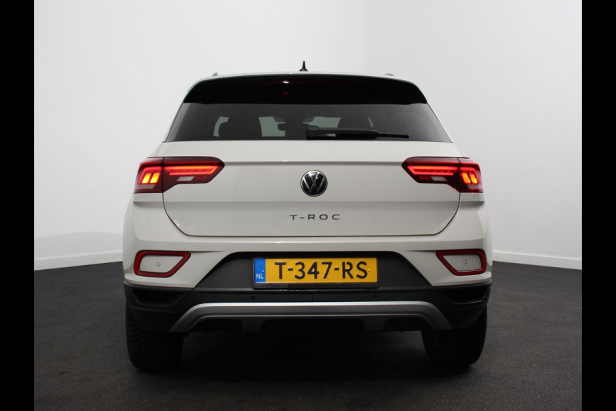Volkswagen T-Roc 1.0 TSI Life Digitale Cockpit Navigatie Apple Carplay/Android Auto Adaptive Cruise control Parkeer sensoren Lichtmetalen Velgen 16" Extra Getint glas