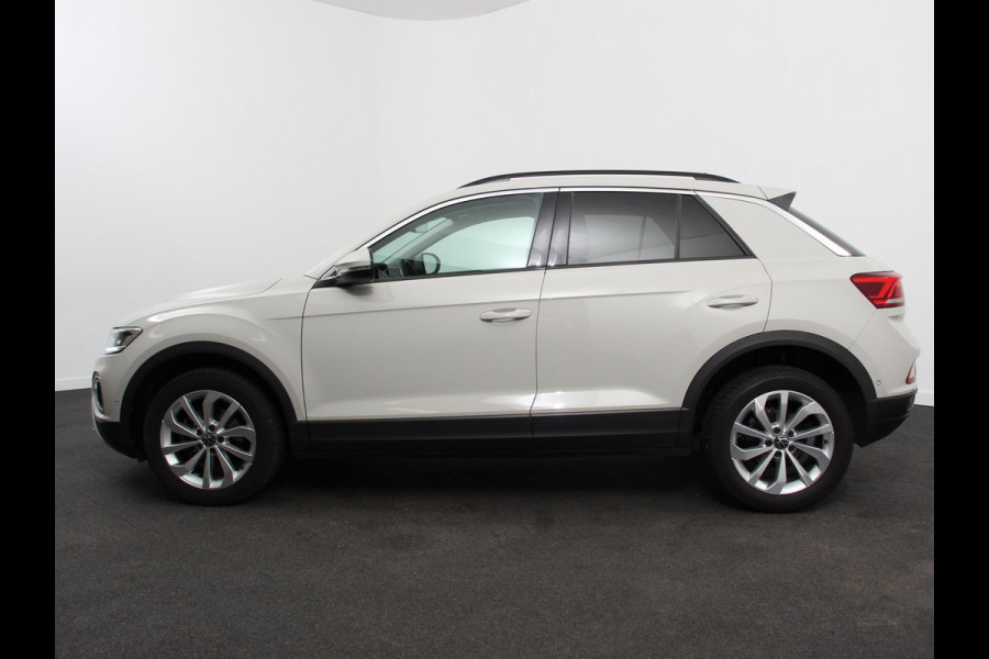 Volkswagen T-Roc 1.0 TSI Life Digitale Cockpit Navigatie Apple Carplay/Android Auto Adaptive Cruise control Parkeer sensoren Lichtmetalen Velgen 16" Extra Getint glas