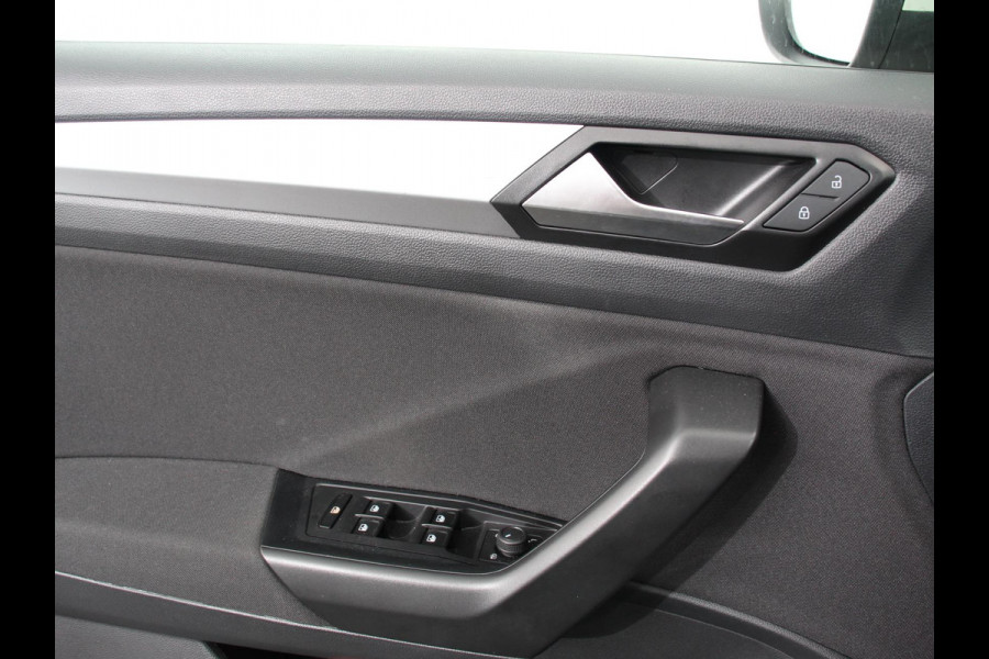 Volkswagen T-Roc 1.0 TSI Life Digitale Cockpit Navigatie Apple Carplay/Android Auto Adaptive Cruise control Parkeer sensoren Lichtmetalen Velgen 16" Extra Getint glas