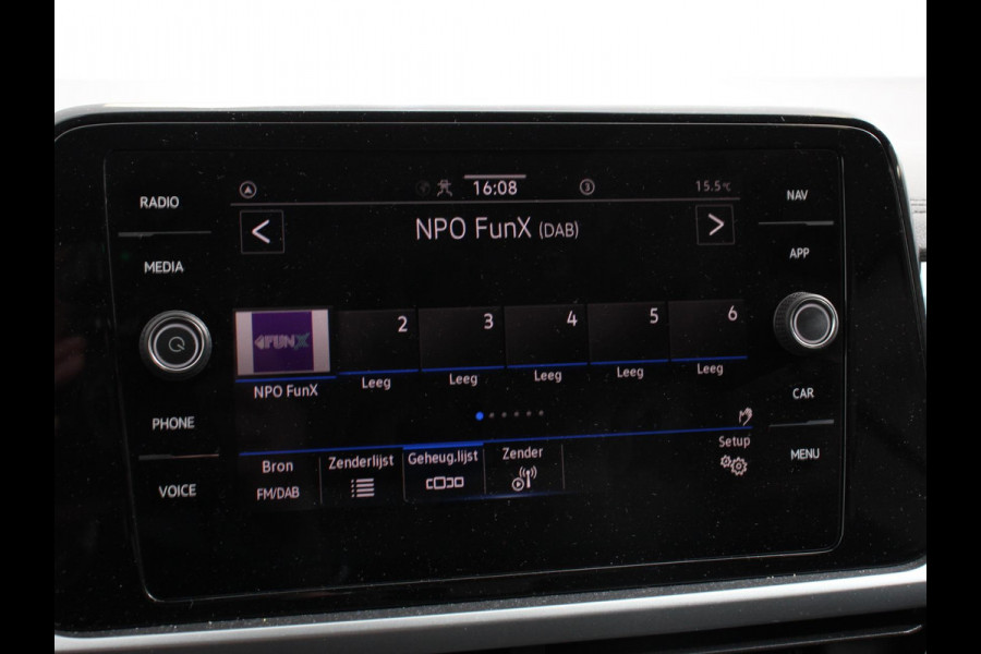 Volkswagen T-Roc 1.0 TSI Life Digitale Cockpit Navigatie Apple Carplay/Android Auto Adaptive Cruise control Parkeer sensoren Lichtmetalen Velgen 16" Extra Getint glas