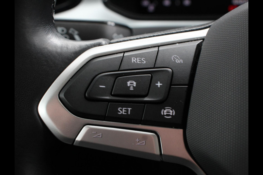 Volkswagen T-Roc 1.0 TSI Life Digitale Cockpit Navigatie Apple Carplay/Android Auto Adaptive Cruise control Parkeer sensoren Lichtmetalen Velgen 16" Extra Getint glas
