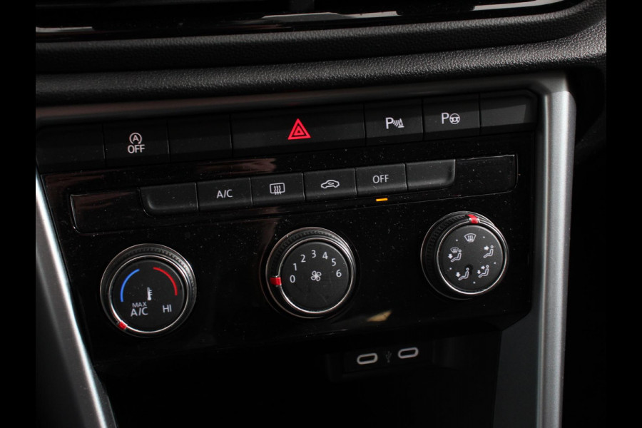 Volkswagen T-Roc 1.0 TSI Life Digitale Cockpit Navigatie Apple Carplay/Android Auto Adaptive Cruise control Parkeer sensoren Lichtmetalen Velgen 16" Extra Getint glas