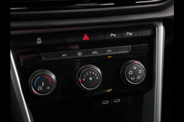 Volkswagen T-Roc 1.0 TSI Life Digitale Cockpit Navigatie Apple Carplay/Android Auto Adaptive Cruise control Parkeer sensoren Lichtmetalen Velgen 16" Extra Getint glas