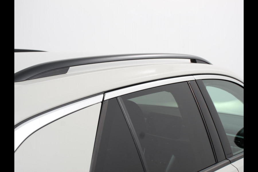 Volkswagen T-Roc 1.0 TSI Life Digitale Cockpit Navigatie Apple Carplay/Android Auto Adaptive Cruise control Parkeer sensoren Lichtmetalen Velgen 16" Extra Getint glas